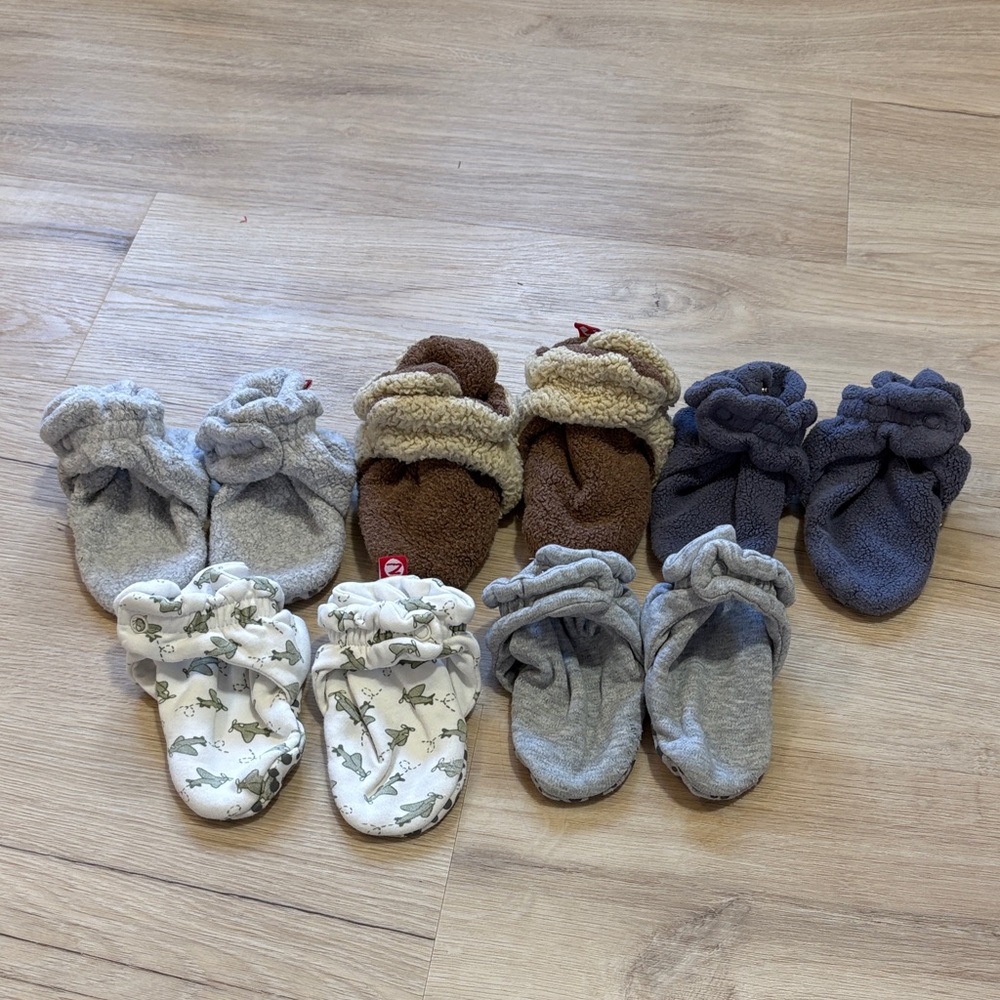 Zutano || size 18m || bundle of baby booties